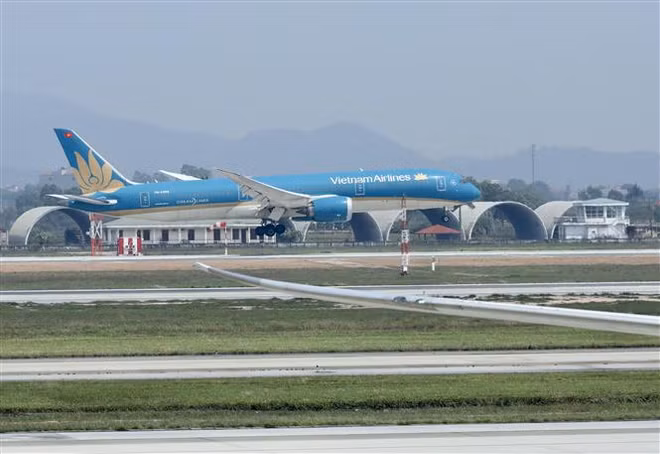 La piste 11R/29L à l'aéroport de Noi Bai sera rouverte à partir du 23 avril à 07h00 ảnh 1