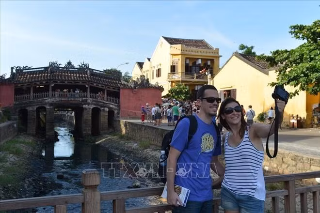 Les revenus du tourisme connaissent une forte augmentation ảnh 1