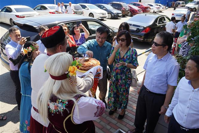 L'ambassadeur du Vietnam en Russie rencontre des Vietnamiens à Krasnodar ảnh 1 L'ambassadeur du Vietnam en Russie rencontre des Vietnamiens à Krasnodar ảnh 1