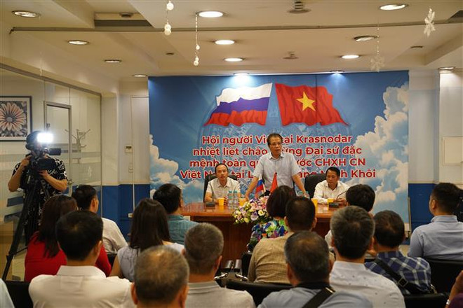 L'ambassadeur du Vietnam en Russie rencontre des Vietnamiens à Krasnodar ảnh 2 L'ambassadeur du Vietnam en Russie rencontre des Vietnamiens à Krasnodar ảnh 2
