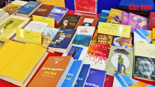Prix national du livre : "Hoàng Viêt nhât thông du dia chi" remporte le prix A ảnh 1 Prix national du livre : "Hoàng Viêt nhât thông du dia chi" remporte le prix A ảnh 1