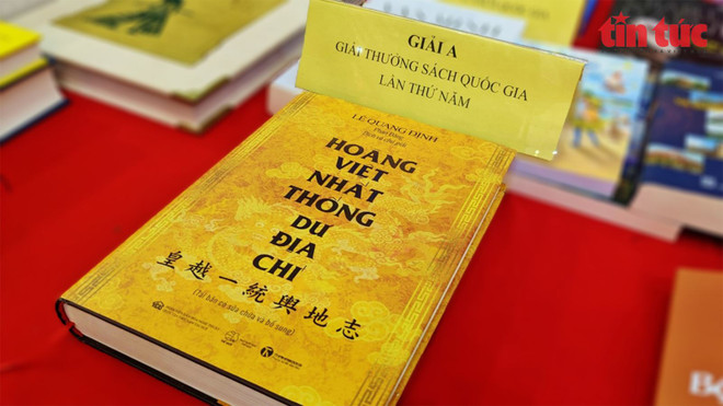 Prix national du livre : "Hoàng Viêt nhât thông du dia chi" remporte le prix A ảnh 2 Prix national du livre : "Hoàng Viêt nhât thông du dia chi" remporte le prix A ảnh 2