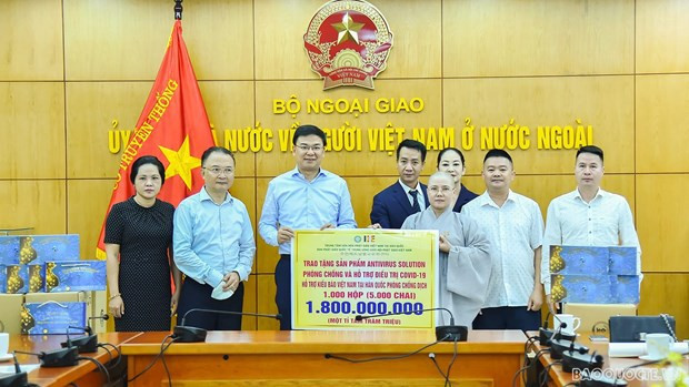 Le Centre culturel bouddhiste du Vietnam en R. de Corée fait don des produits anti-COVID-19 ảnh 1 Le Centre culturel bouddhiste du Vietnam en R. de Corée fait don des produits anti-COVID-19 ảnh 1