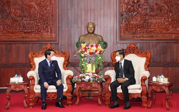 Vuong Dinh Hue rencontre le ministre lao des Télécommunications et de la Communication ảnh 2 Vuong Dinh Hue rencontre le ministre lao des Télécommunications et de la Communication ảnh 2