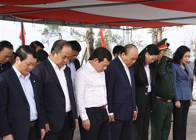 Le président Nguyen Xuan Phuc rend hommage au nationaliste Huynh Thuc Khang ảnh 1 Le président Nguyen Xuan Phuc rend hommage au nationaliste Huynh Thuc Khang ảnh 1