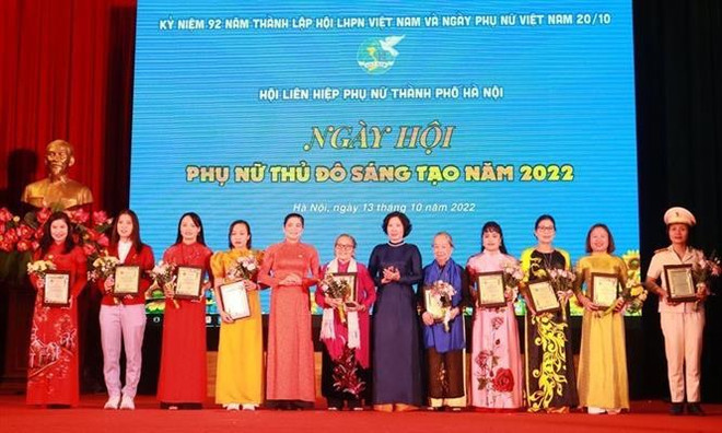 Mise à l’honneur de 10 femmes hanoïennes exemplaires de l'année 2022 ảnh 2 Mise à l’honneur de 10 femmes hanoïennes exemplaires de l'année 2022 ảnh 2