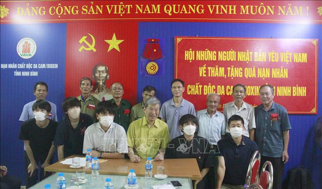 Des Japonais au chevet des victimes de l'agent orange à Ninh Binh ảnh 1 Des Japonais au chevet des victimes de l'agent orange à Ninh Binh ảnh 1