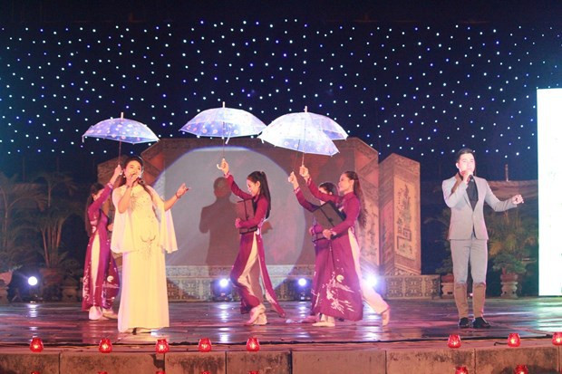 Programme artistique "Parfums et couleurs de l'automne" à Thua Thien-Hue ảnh 1 Programme artistique "Parfums et couleurs de l'automne" à Thua Thien-Hue ảnh 1