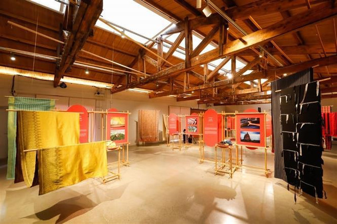 Des tissus traditionnels de l'ASEAN présentés en République de Corée ảnh 1 Des tissus traditionnels de l'ASEAN présentés en République de Corée ảnh 1