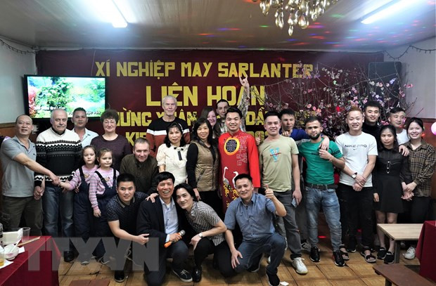 Des travailleurs vietnamiens en Russie fêtent le Têt du Tigre ảnh 1 Des travailleurs vietnamiens en Russie fêtent le Têt du Tigre ảnh 1