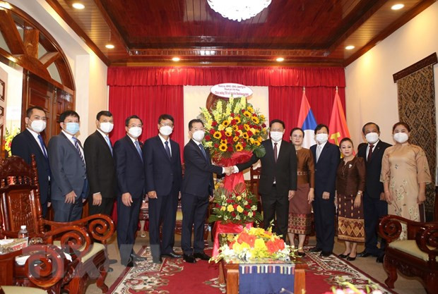 Les dirigeants de la ville de Da Nang félicitent le Laos à l'occasion de la fête Boun Pimay ảnh 1 Les dirigeants de la ville de Da Nang félicitent le Laos à l'occasion de la fête Boun Pimay ảnh 1