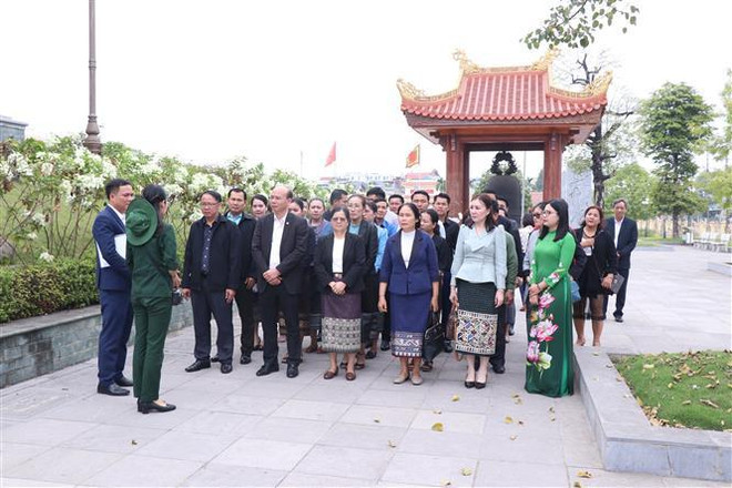 Visite de l’Académie de politique et d’administration du Laos à Thai Nguyên ảnh 2 Visite de l’Académie de politique et d’administration du Laos à Thai Nguyên ảnh 2