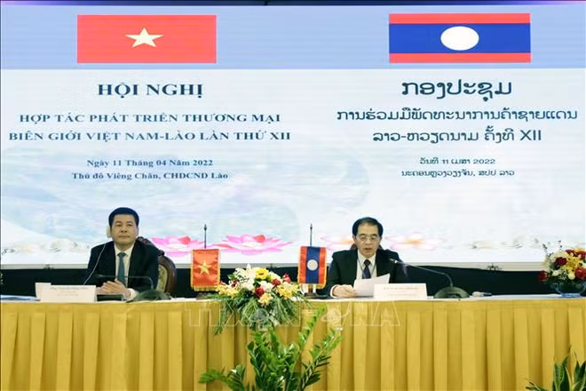 Le Vietnam et le Laos s’engagent à booster leur commerce frontalier ảnh 1
