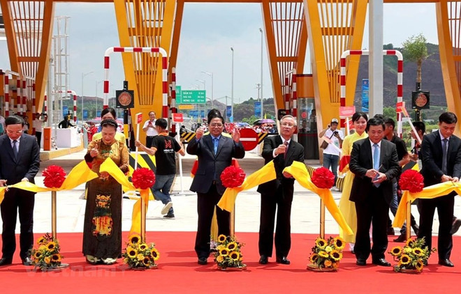 Le PM Pham Minh Chinh à la cérémonie inaugurale de l’autoroute Vân Dôn-Mong Cai ảnh 1 Le PM Pham Minh Chinh à la cérémonie inaugurale de l’autoroute Vân Dôn-Mong Cai ảnh 1