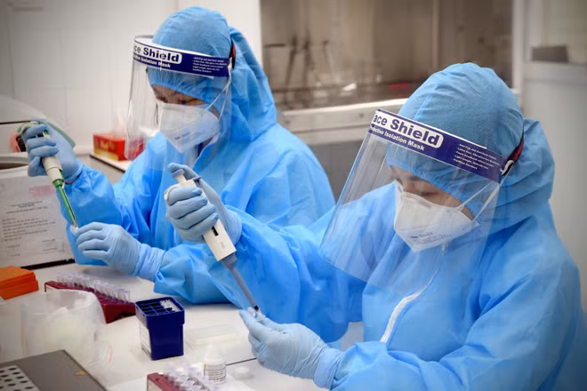 HCM-Ville : plus de cas de COVID-19 détectés, la vaccination s'intensifie ảnh 1