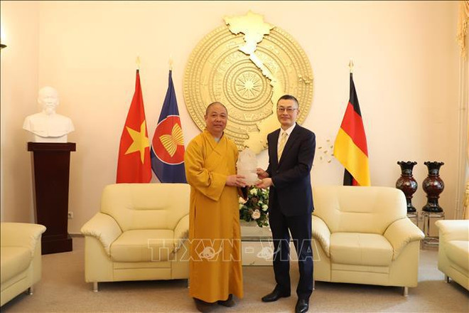 Une délégation de la Sangha bouddhiste du Vietnam en visite de travail en Allemagne ảnh 2 Une délégation de la Sangha bouddhiste du Vietnam en visite de travail en Allemagne ảnh 2