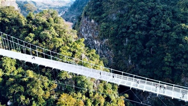 Inauguration du pont en verre le plus long au monde dans le district de Môc Châu ảnh 1 Inauguration du pont en verre le plus long au monde dans le district de Môc Châu ảnh 1