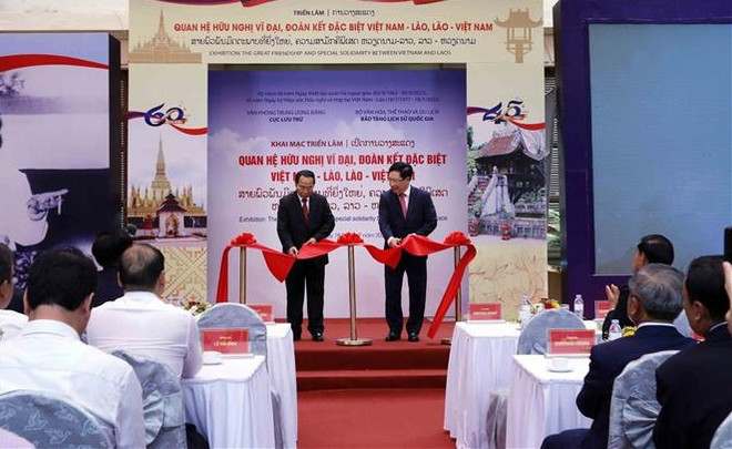 Ouverture d’une exposition sur les relations Vietnam-Laos à Hanoï ảnh 2 Ouverture d’une exposition sur les relations Vietnam-Laos à Hanoï ảnh 2