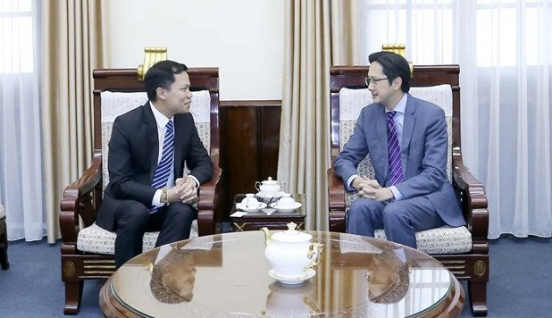 L’assistant du ministre des AE reçoit le directeur exécutif du secrétariat de la MRC ảnh 1 L’assistant du ministre des AE reçoit le directeur exécutif du secrétariat de la MRC ảnh 1