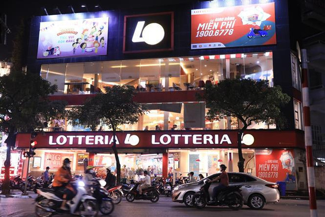 Hanoi lève l’obligation de fermer les restaurants et les commerces à 21 heures ảnh 2