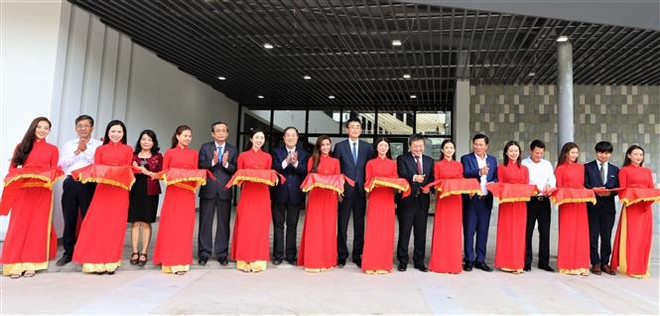 Inauguration de deux laboratoires les plus modernes du delta du Mékong ảnh 2