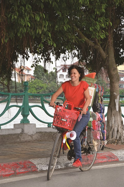 Au Vietnam, une Belge donne une autre vie aux sandales perdues ảnh 1 Au Vietnam, une Belge donne une autre vie aux sandales perdues ảnh 1