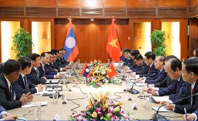 Les relations Laos-Vietnam louées sur le journal PathetLao ảnh 1