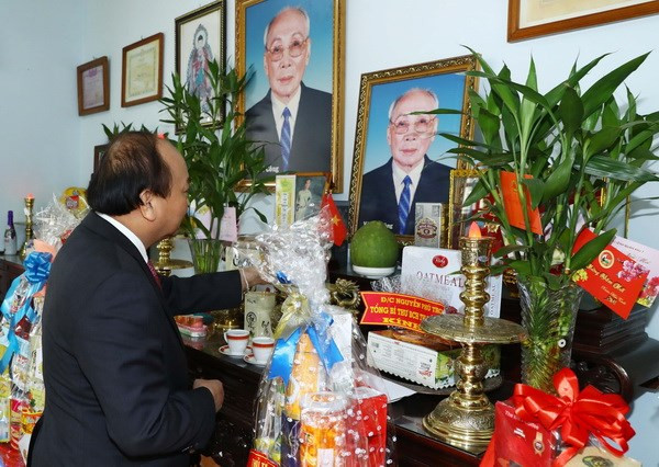 Le PM rend hommage aux anciens dirigeants du gouvernement et de l'État ảnh 2 Le PM rend hommage aux anciens dirigeants du gouvernement et de l'État ảnh 2
