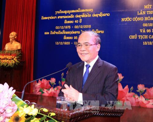 Meeting en l’honneur du 40e anniversaire de la Fête nationale du Laos à Hanoi ảnh 1 Meeting en l’honneur du 40e anniversaire de la Fête nationale du Laos à Hanoi ảnh 1