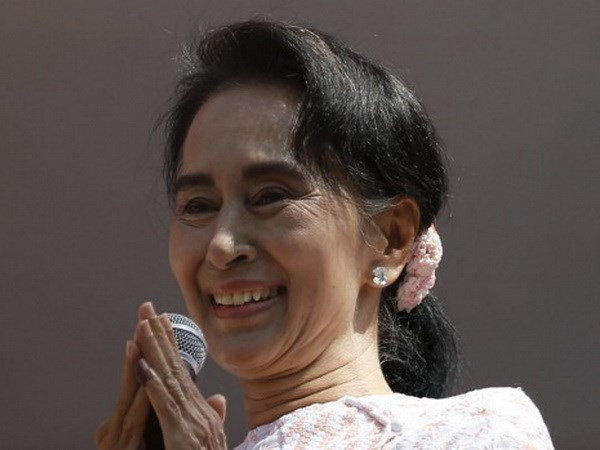 Myanmar : Aung San Suu Kyi rencontre le président pour amorcer une "transition pacifique" ảnh 1 Myanmar : Aung San Suu Kyi rencontre le président pour amorcer une "transition pacifique" ảnh 1