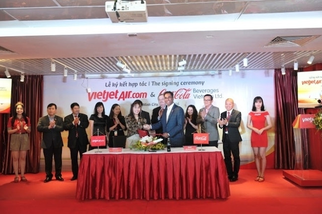 VietJet et Coca-Cola Vietnam s'engagent dans une coopération intégrale ảnh 1 VietJet et Coca-Cola Vietnam s'engagent dans une coopération intégrale ảnh 1