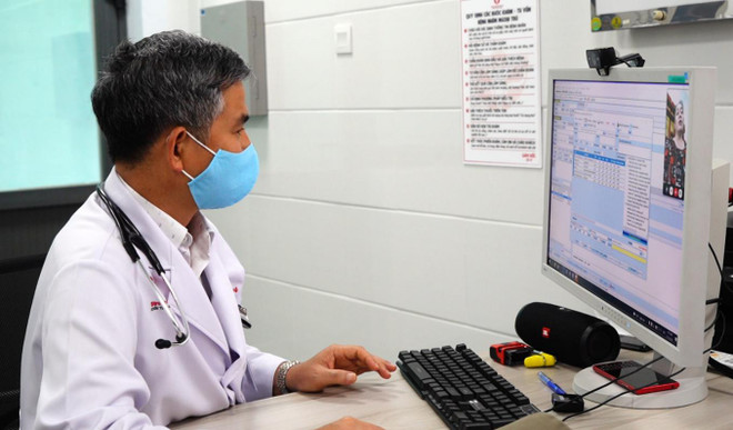 Les "soldats en blouse blanche", plus que jamais mobilisés ảnh 1