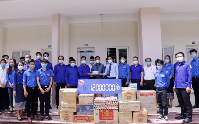 Le Laos soutient les étudiants vietnamiens dans la prévention du COVID-19 ảnh 1 Le Laos soutient les étudiants vietnamiens dans la prévention du COVID-19 ảnh 1