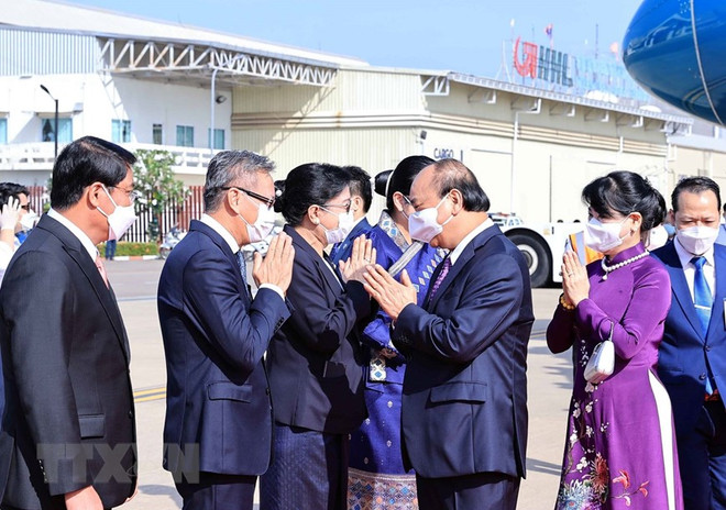 La presse lao couvre la visite d'amitié officielle du président Nguyen Xuan Phuc ảnh 1 La presse lao couvre la visite d'amitié officielle du président Nguyen Xuan Phuc ảnh 1