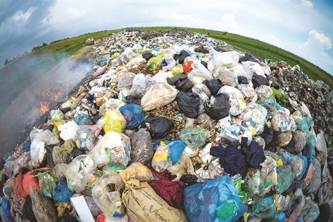 Il parcourt le pays pour photographier les sites pollués ảnh 3