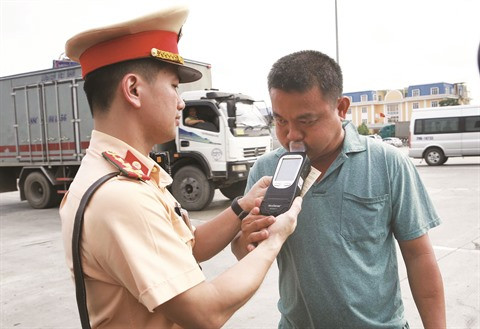 Le Vietnam s’attaque à l’alcool au volant pour réduire le nombre des accidents ảnh 1