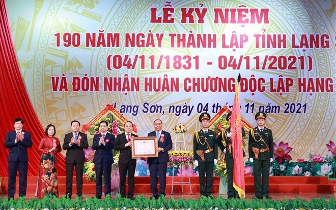 Le chef de l'Etat décerne l’Ordre de l’indépendance de première classe à la province de Lang Son ảnh 1 Le chef de l'Etat décerne l’Ordre de l’indépendance de première classe à la province de Lang Son ảnh 1
