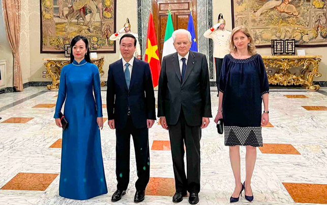 Le président Vo Van Thuong et son épouse assistent à un banquet au Palais présidentiel à Rome ảnh 1