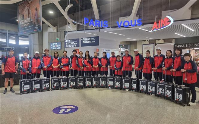 Coupe Challenge féminine de volley-ball 2023: les volleyeuses vietnamiennes arrivent en France ảnh 1 Coupe Challenge féminine de volley-ball 2023: les volleyeuses vietnamiennes arrivent en France ảnh 1