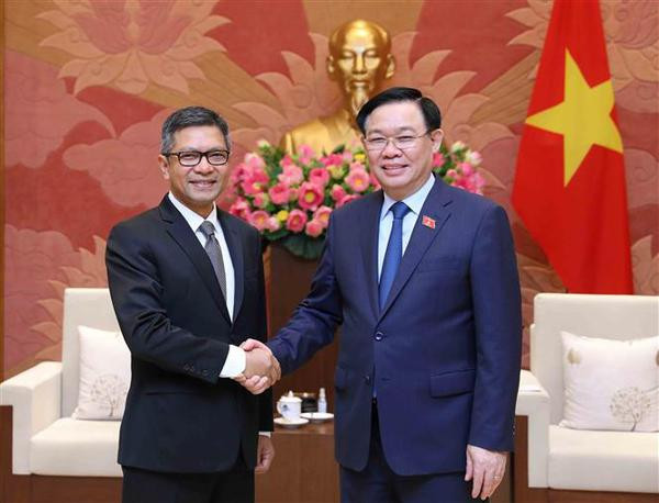 Le président de l’AN du Vietnam reçoit les ambassadeurs d'Indonésie et d'Iran ảnh 1 Le président de l’AN du Vietnam reçoit les ambassadeurs d'Indonésie et d'Iran ảnh 1