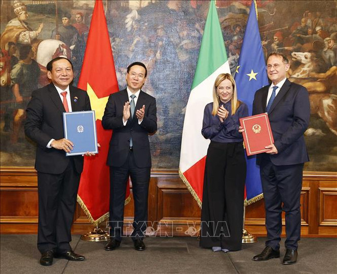 Le président Vo Van Thuong rencontre la Première ministre italienne Giorgia Meloni ảnh 3