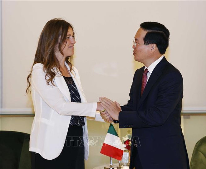 Le président Vo Van Thuong rencontre des dirigeants de plusieurs partis politiques italiens ảnh 2 Le président Vo Van Thuong rencontre des dirigeants de plusieurs partis politiques italiens ảnh 2