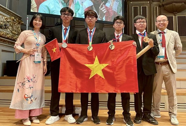 Le Vietnam remporte trois médailles d'or aux Olympiades internationales de chimie 2023 ảnh 1 Le Vietnam remporte trois médailles d'or aux Olympiades internationales de chimie 2023 ảnh 1