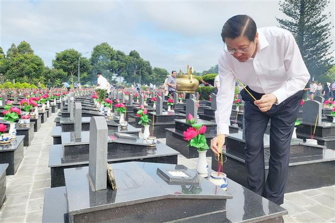 Rendre hommage aux Héros morts pour la Patrie à Dak Lak ảnh 2 Rendre hommage aux Héros morts pour la Patrie à Dak Lak ảnh 2