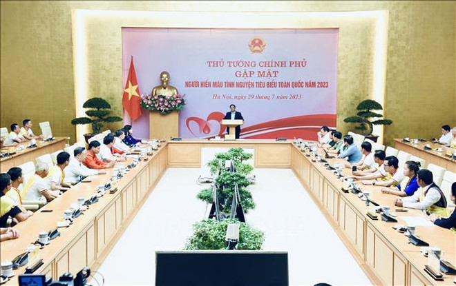 Le PM rencontre 100 donneurs de sang volontaires exemplaires du pays ảnh 1 Le PM rencontre 100 donneurs de sang volontaires exemplaires du pays ảnh 1