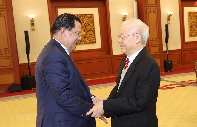 De hauts dirigeants vietnamiens félicitent le Cambodge pour l'organisation réussie des élections législatives ảnh 1 De hauts dirigeants vietnamiens félicitent le Cambodge pour l'organisation réussie des élections législatives ảnh 1