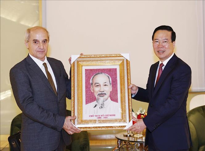 Le président Vo Van Thuong rencontre des dirigeants de plusieurs partis politiques italiens ảnh 1 Le président Vo Van Thuong rencontre des dirigeants de plusieurs partis politiques italiens ảnh 1