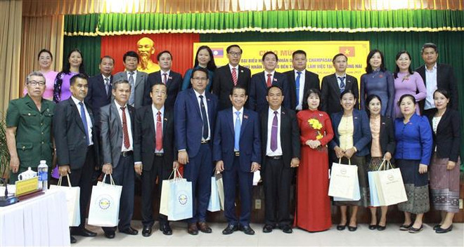 Dong Nai et Champasak échangent des expériences dans les activités du Conseil populaire ảnh 1