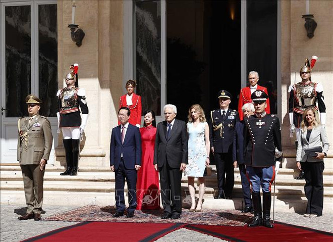 Le président italien organise une cérémonie d'adieu pour son homologue vietnamien ảnh 1 Le président italien organise une cérémonie d'adieu pour son homologue vietnamien ảnh 1