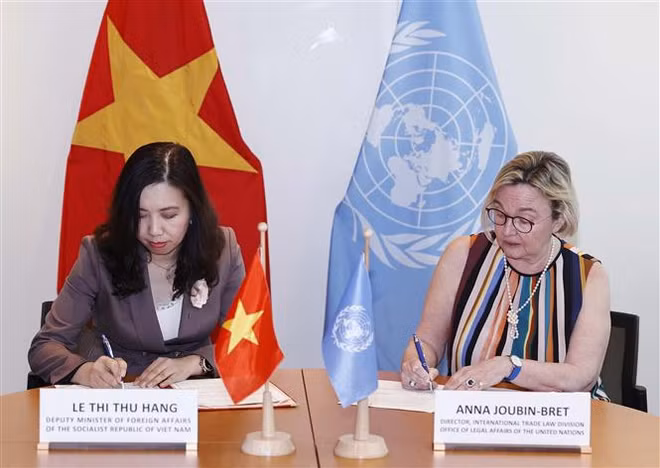 Le chef de l’Etat rencontre la directrice générale par intérim de l’AIEA ảnh 3